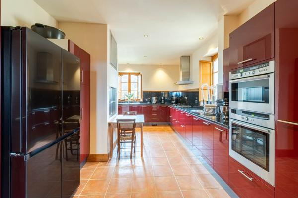 Propriété d’Exception – Domaine Privé de 27 Hectares en Position Dominante – Périgord Noir