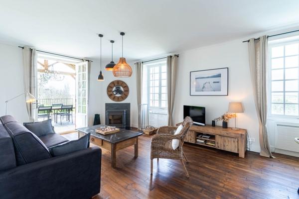 Propriété d’Exception – Domaine Privé de 27 Hectares en Position Dominante – Périgord Noir