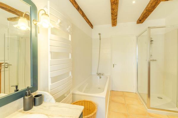 Propriété d’Exception – Domaine Privé de 27 Hectares en Position Dominante – Périgord Noir