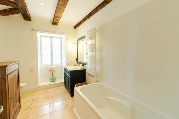 Propriété d’Exception – Domaine Privé de 27 Hectares en Position Dominante – Périgord Noir