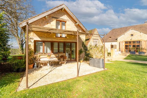 Propriété d’Exception – Domaine Privé de 27 Hectares en Position Dominante – Périgord Noir