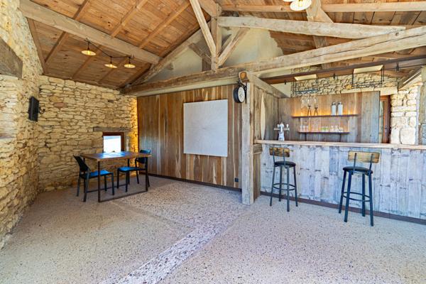 Propriété d’Exception – Domaine Privé de 27 Hectares en Position Dominante – Périgord Noir