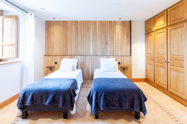 Propriété d’Exception – Domaine Privé de 27 Hectares en Position Dominante – Périgord Noir