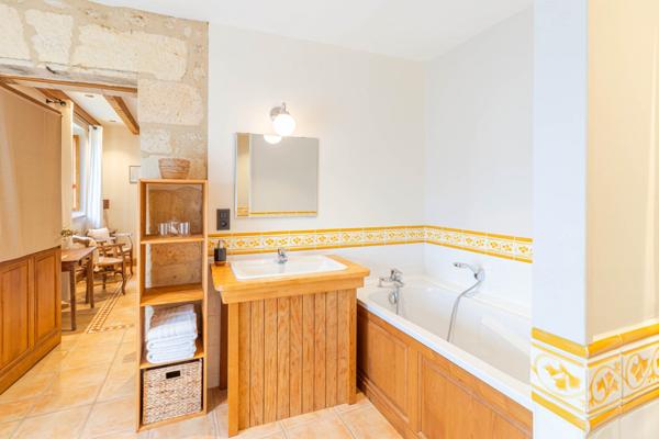 Propriété d’Exception – Domaine Privé de 27 Hectares en Position Dominante – Périgord Noir