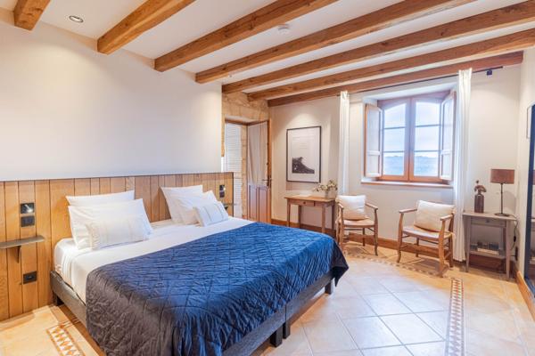 Propriété d’Exception – Domaine Privé de 27 Hectares en Position Dominante – Périgord Noir