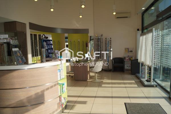 Commerce dans le centre de DANGE SAINT ROMAIN