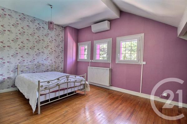 Maison à vendre  7 pièces - 200 m 2   MONTLUEL  - 01