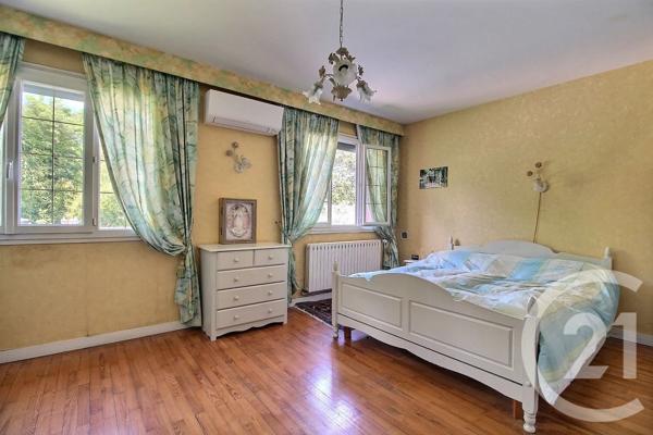 Maison à vendre  7 pièces - 200 m 2   MONTLUEL  - 01