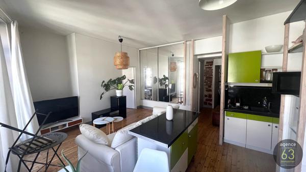 T3 de 48 m2, étage élevé, lumineux, grenier, vue Pariou,