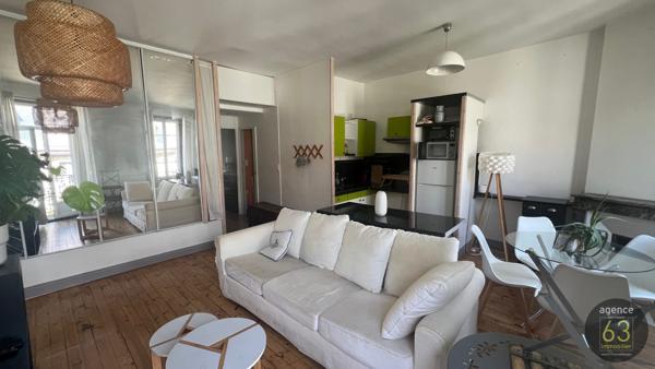 T3 de 48 m2, étage élevé, lumineux, grenier, vue Pariou,
