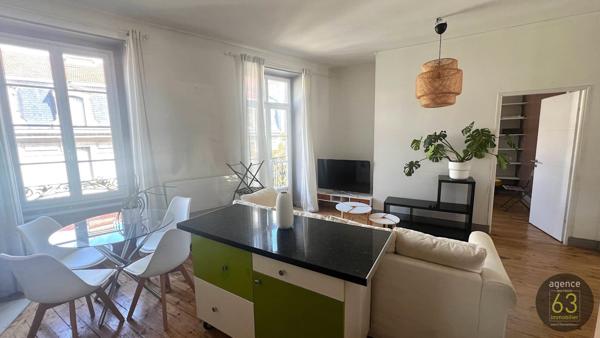 T3 de 48 m2, étage élevé, lumineux, grenier, vue Pariou,