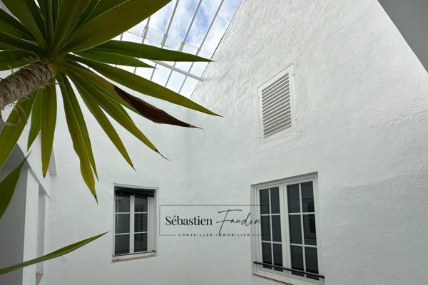 Appartement à vendre 3 pièces AIX EN PROVENCE (13) de 67 m² - Immeuble classé du XVIII - Calme - Rénové