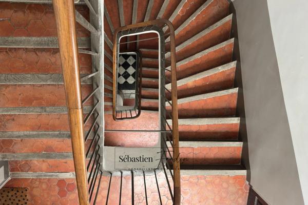 Appartement à vendre 3 pièces AIX EN PROVENCE (13) de 67 m² - Immeuble classé du XVIII - Calme - Rénové