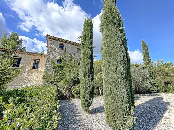 Maison T3 situé au Puy Sainte Reparade  d'une superficie d'environ 138 m2
