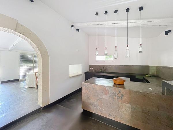 Maison T3 situé au Puy Sainte Reparade  d'une superficie d'environ 138 m2