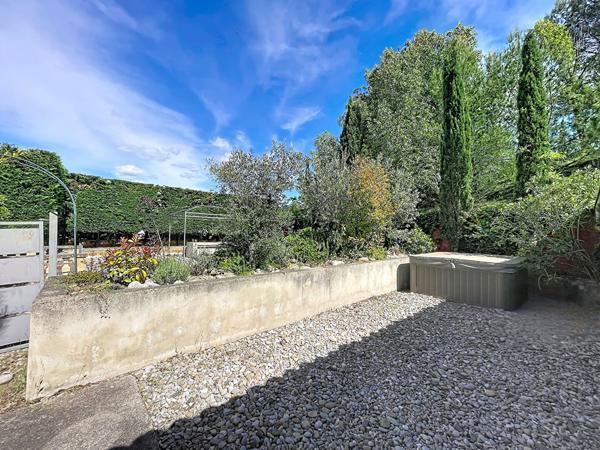 Maison T3 situé au Puy Sainte Reparade  d'une superficie d'environ 138 m2