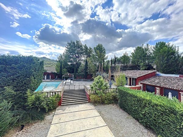 Maison T3 situé au Puy Sainte Reparade  d'une superficie d'environ 138 m2