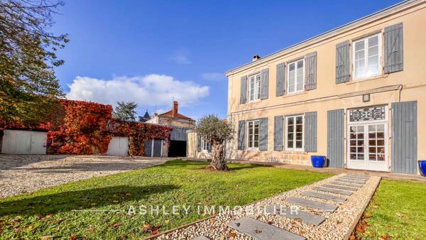 À VENDRE - MAISON CHARENTAISE DU XVIIIe AVEC PISCINE, DÉPENDANCES ET TERRAIN DE 2 400 m² - SAINT-SOULLE
