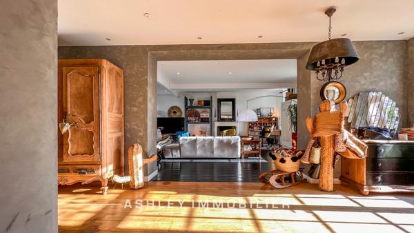 À VENDRE - MAISON CHARENTAISE DU XVIIIe AVEC PISCINE, DÉPENDANCES ET TERRAIN DE 2 400 m² - SAINT-SOULLE