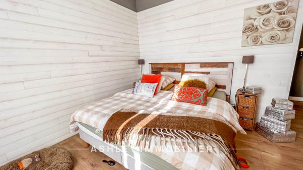 À VENDRE - MAISON CHARENTAISE DU XVIIIe AVEC PISCINE, DÉPENDANCES ET TERRAIN DE 2 400 m² - SAINT-SOULLE