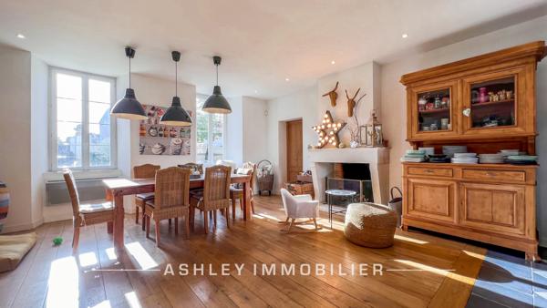 À VENDRE - MAISON CHARENTAISE DU XVIIIe AVEC PISCINE, DÉPENDANCES ET TERRAIN DE 2 400 m² - SAINT-SOULLE