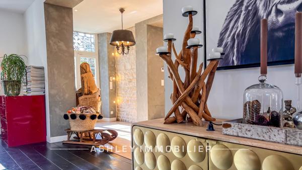 À VENDRE - MAISON CHARENTAISE DU XVIIIe AVEC PISCINE, DÉPENDANCES ET TERRAIN DE 2 400 m² - SAINT-SOULLE