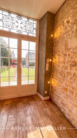 À VENDRE - MAISON CHARENTAISE DU XVIIIe AVEC PISCINE, DÉPENDANCES ET TERRAIN DE 2 400 m² - SAINT-SOULLE
