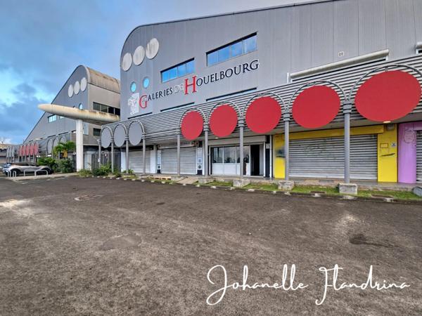 Local à louer, RDC, 69 m² avec vitrine, Galeries de Houelbourg, Jarry - Baie-Mahault