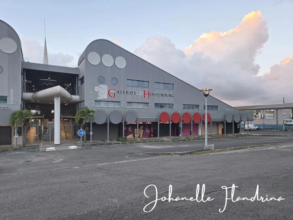 Local à louer, RDC, 69 m² avec vitrine, Galeries de Houelbourg, Jarry - Baie-Mahault