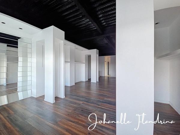 Local à louer, RDC, 69 m² avec vitrine, Galeries de Houelbourg, Jarry - Baie-Mahault