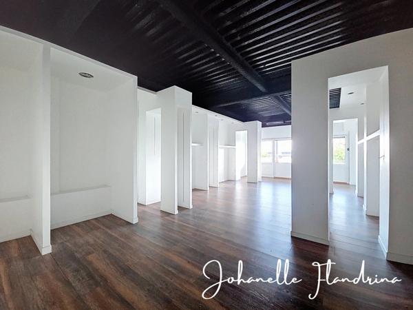 Local à louer, RDC, 69 m² avec vitrine, Galeries de Houelbourg, Jarry - Baie-Mahault