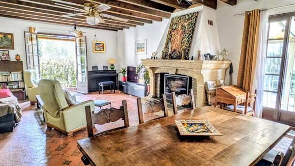 Ensemble immobilier 2 maisons sur 1 hectare 550 000 € H.A.I.*