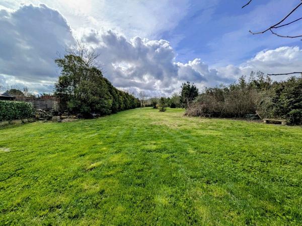 Ensemble immobilier 2 maisons sur 1 hectare 550 000 € H.A.I.*