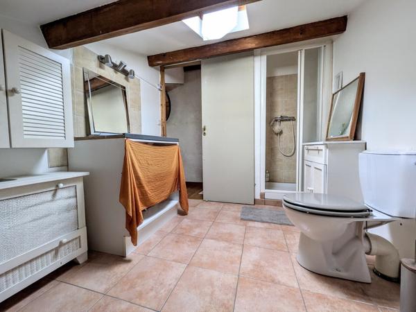 Ensemble immobilier 2 maisons sur 1 hectare 550 000 € H.A.I.*