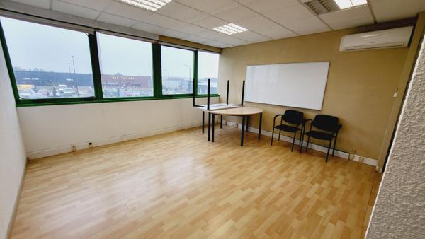 BUREAUX A LOUER A ZONE DE SALVAZA