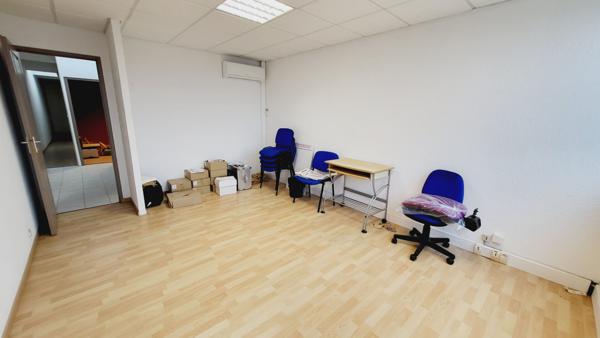 BUREAUX A LOUER A ZONE DE SALVAZA