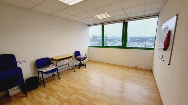 BUREAUX A LOUER A ZONE DE SALVAZA