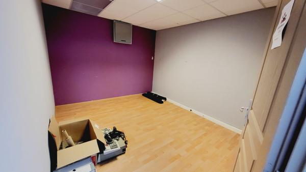 BUREAUX A LOUER A ZONE DE SALVAZA