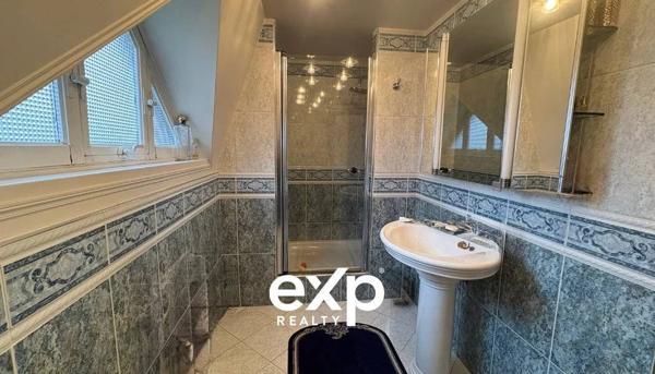 Propriété atypique de 403 m²