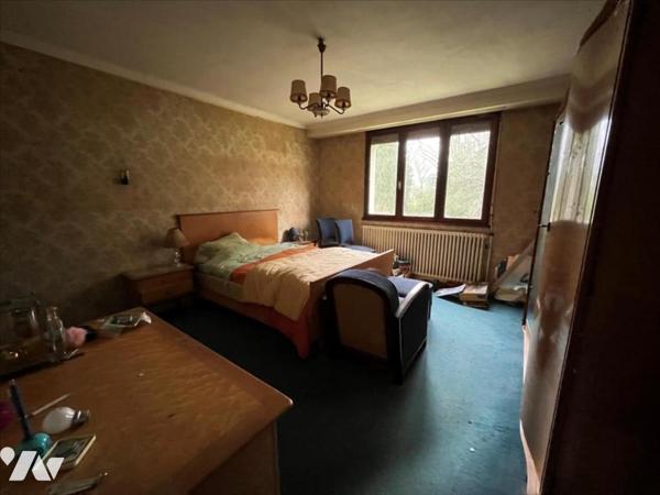 Maison à fort potentiel sur vaste terrain