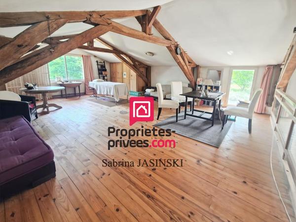 Longère de charme en pierre de 260 m2 sur terrain clos et boisé de 13 700 m², avec piscine et dépendances