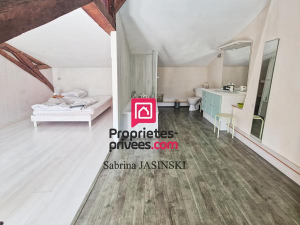 Longère de charme en pierre de 260 m2 sur terrain clos et boisé de 13 700 m², avec piscine et dépendances