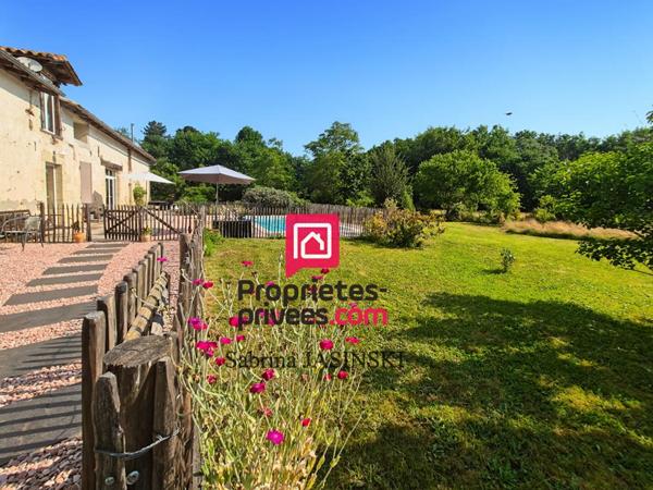 Longère de charme en pierre de 260 m2 sur terrain clos et boisé de 13 700 m², avec piscine et dépendances