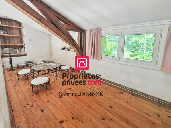 Longère de charme en pierre de 260 m2 sur terrain clos et boisé de 13 700 m², avec piscine et dépendances