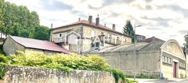 MAISON RENOVEE AVEC GARAGE, ANCIEN CHAI et JARDIN