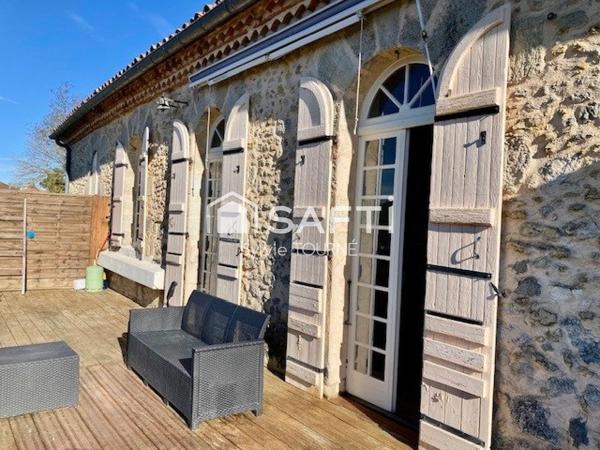 MAISON RENOVEE AVEC GARAGE, ANCIEN CHAI et JARDIN