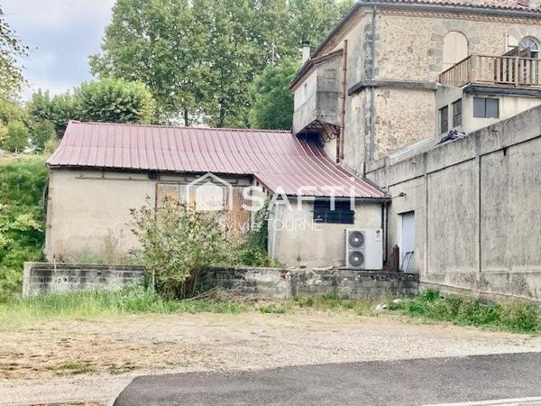 MAISON RENOVEE AVEC GARAGE, ANCIEN CHAI et JARDIN