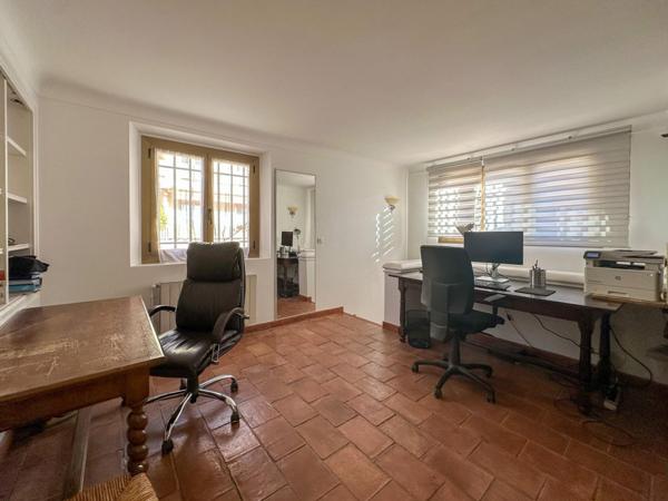 Charmante villa de ville avec dépendance et jardin