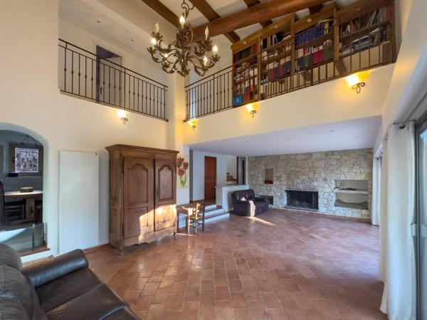 Charmante villa de ville avec dépendance et jardin