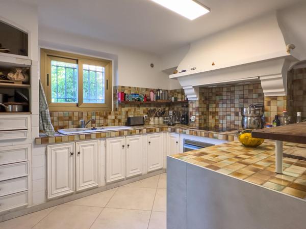 Charmante villa de ville avec dépendance et jardin